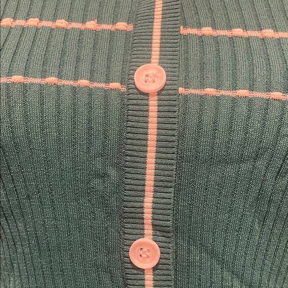 Green Ribbed Button-Up Blouse - Picture 4 of 4